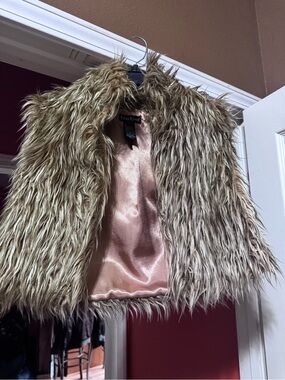 bebe Beige Faux Fur Cropped Vest with Blush Satin Lining